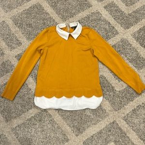 Women’s sweater size medium yellow excellent condition